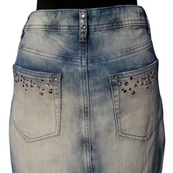 Cache Denim Rhinestone Metal Stud Skirt Slight Distress Stretch New $98 NWT - Picture 3 of 6